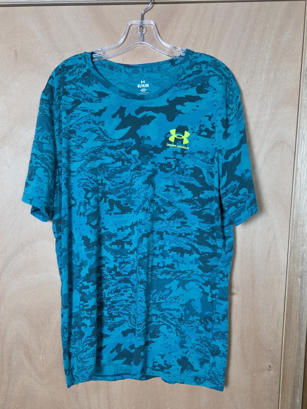 Under Armour Men's Teal Camo Short Sleeve Performance Tee with Neon Logo
